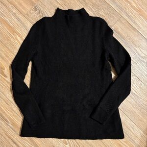 Women’s cashmere black turtleneck